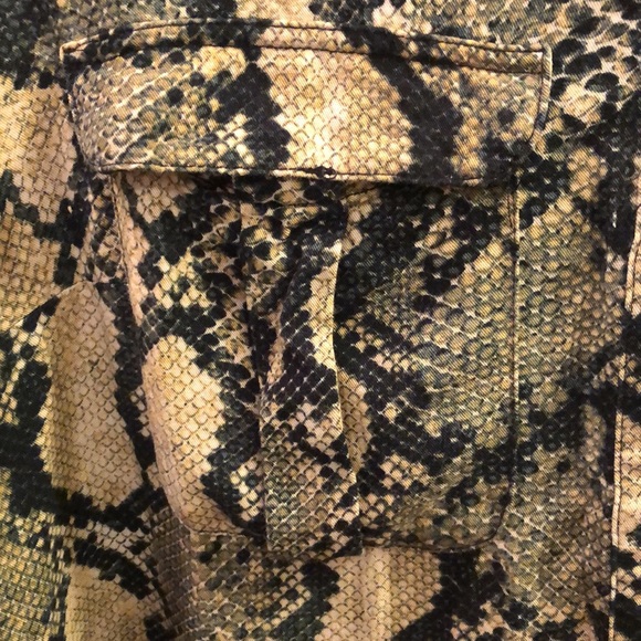 H&M snakeskin top - Picture 3 of 7